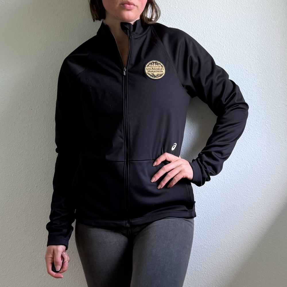 Asics Women's Los Angeles Marathon Fleece Lined Utility Jacket in Black w/ logo - Picture 2 of 15